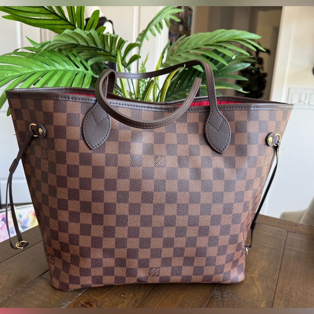 ⭐️⭐️SOLD⭐️⭐️ Like New LV Damier MM Neverful